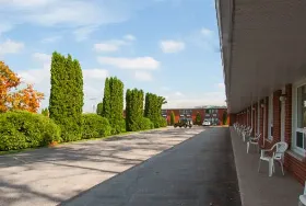 Photograph of Red Pine Inn and Conference Centre, Alliston