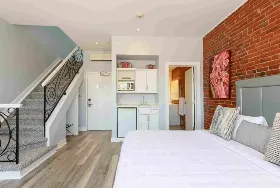 Photograph of Retro Suites Hotel, Chatham