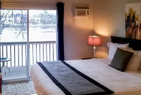 Photograph of The Water's Edge Inn, Campbellford