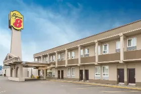 Photograph of Super 8, Thunder Bay