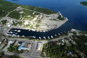 Photograph of Coach House Inn, Tobermory