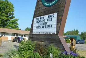 Photograph of Pinewood Inn, Barry's Bay