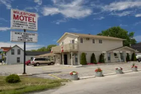 Photograph of Milestone Motel, Collingwood