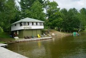 Photograph of Bondi Village Cottage Resort, Dwight