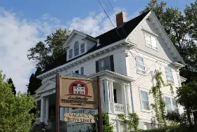 Photograph of Les Suites des President's Suites, Haileybury