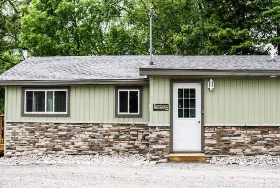 Photograph of West Lake Cottages And Marina, Bloomfield