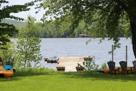 Photograph of Colonial Bay Cottage Resort, Huntsville
