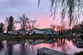 Photograph of Woodland Estate Cottage Resort, Campbellford