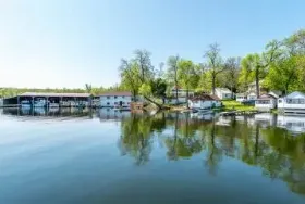 Photograph of Plank Road Cottages & Marina, Gores Landing