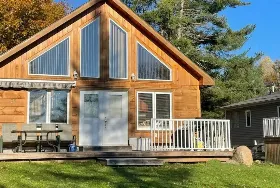 Photograph of Pier 100 Cottage Resort, Port Carling