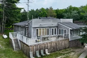 Photograph of Pier 100 Cottage Resort, Port Carling