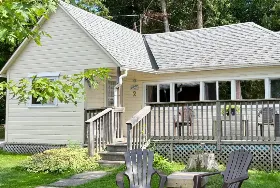 Photograph of Lakeside Cottages, Lakefield
