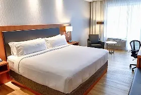 Photograph of Holiday Inn Express, Vaudreuil