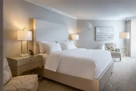 Photograph of Château-Vaudreuil Hôtel & Suites, Vaudreuil
