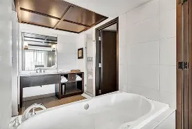 Photograph of Hotel Mortagne, Boucherville