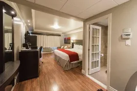 Photograph of Hotel And Suites Le Dauphin Dr, Drummondville