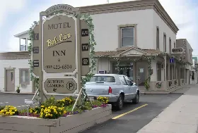 Photograph of Motel Bel - Eau Montebello, Montebello